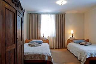 Загородные дома Guest House Laimes Ligzda Araiši Двухместный номер с 2 отдельными кроватями и общей ванной комнатой-7